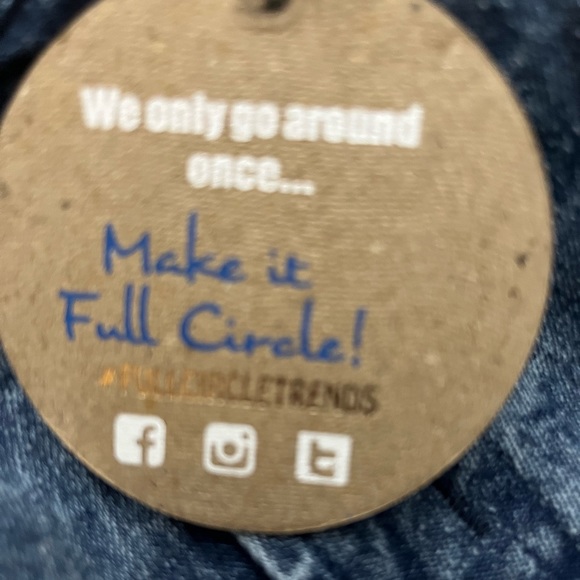 Junior Plus Denim Jean Shorts Size Medium - Picture 4 of 5